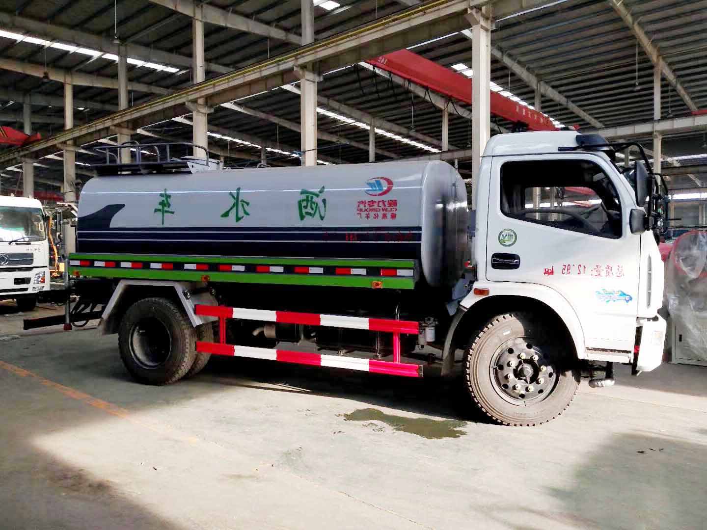 東風(fēng)大多利卡8方灑水車