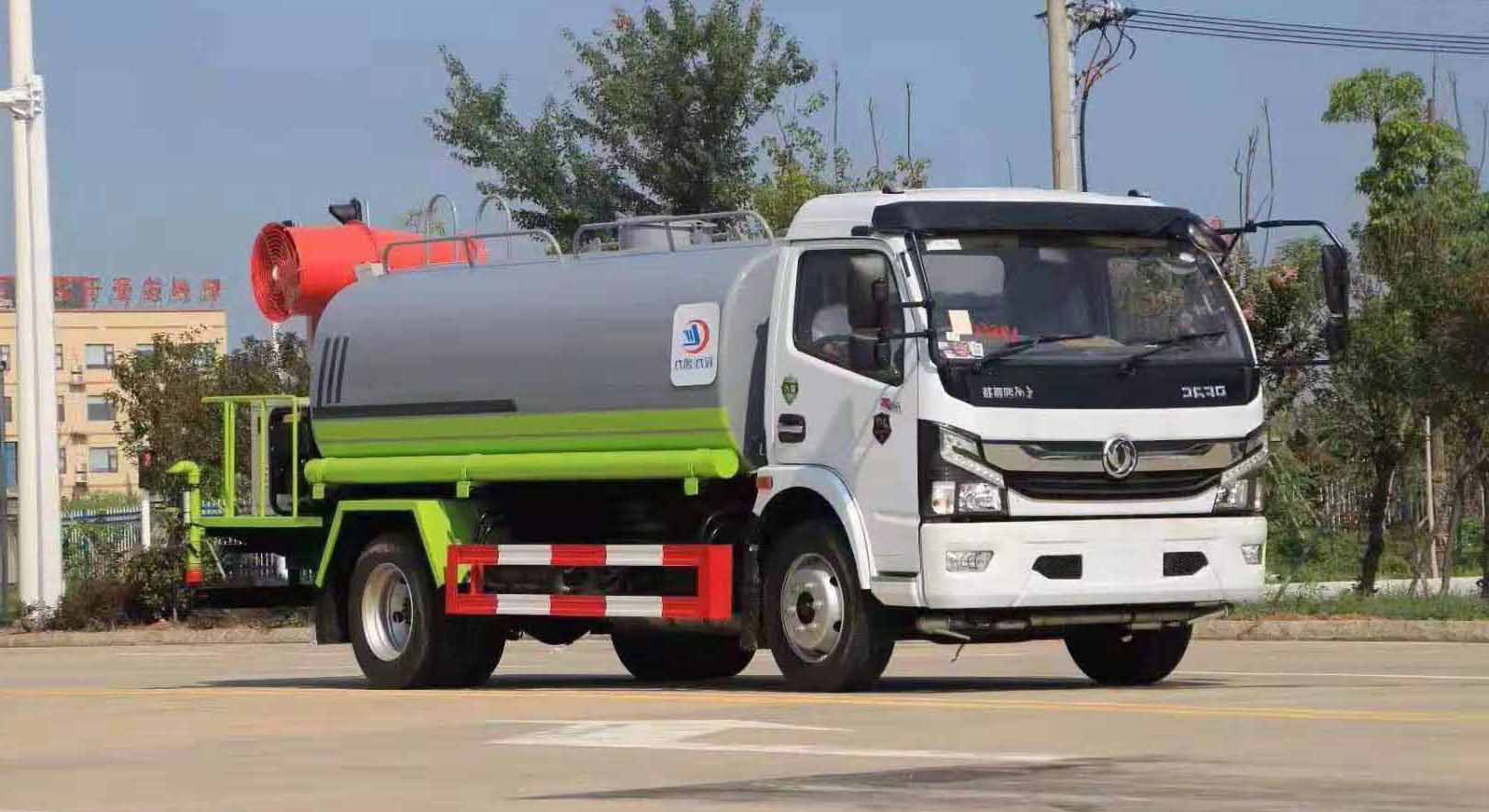 國(guó)六8方噴霧灑水車